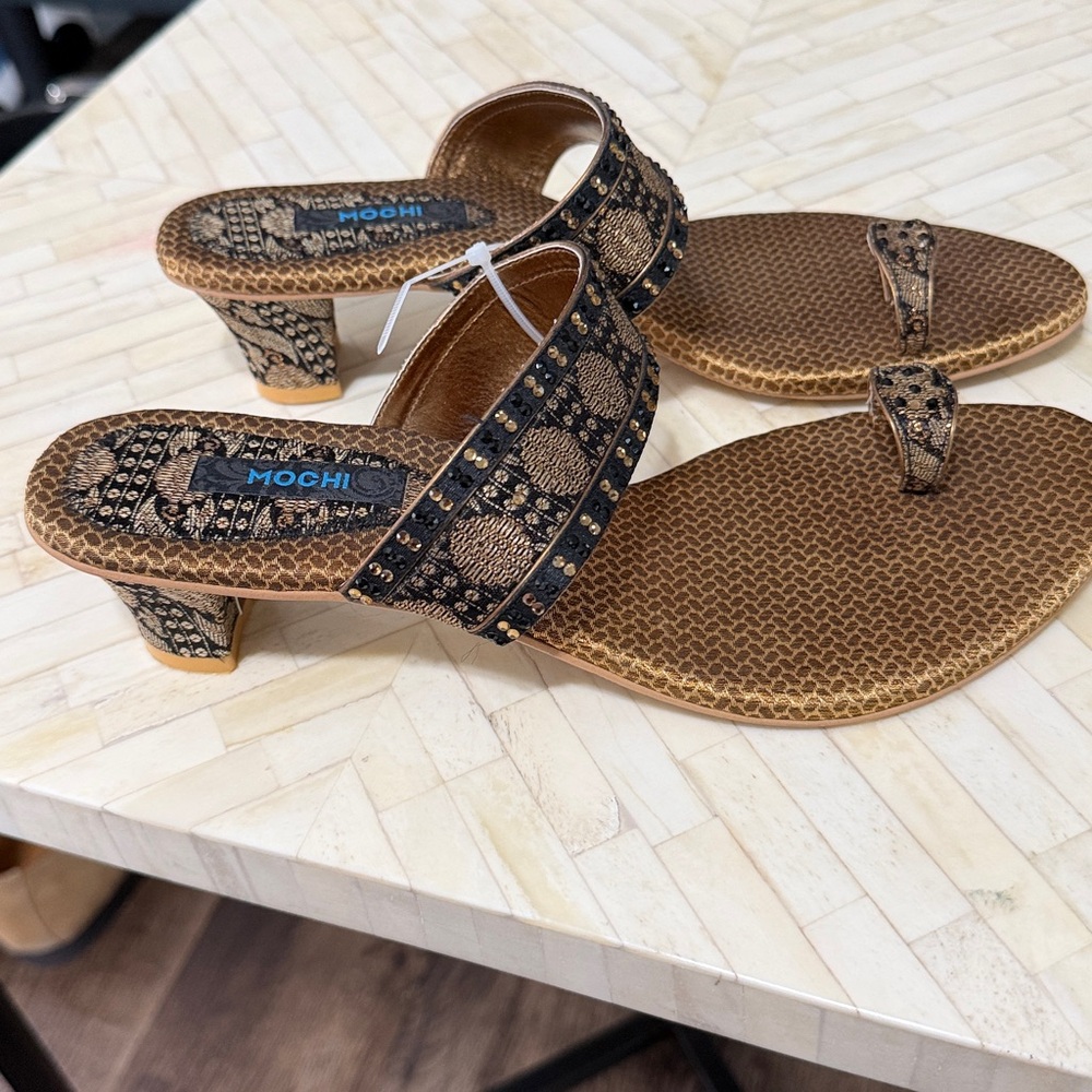 Chic Brown Patterned Heels - Picture 3 of 4